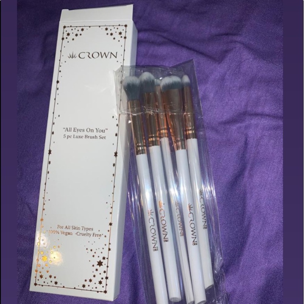 Crown luxe brush set